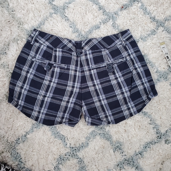 Maurices plaid shorts 7/8 - Picture 3 of 7